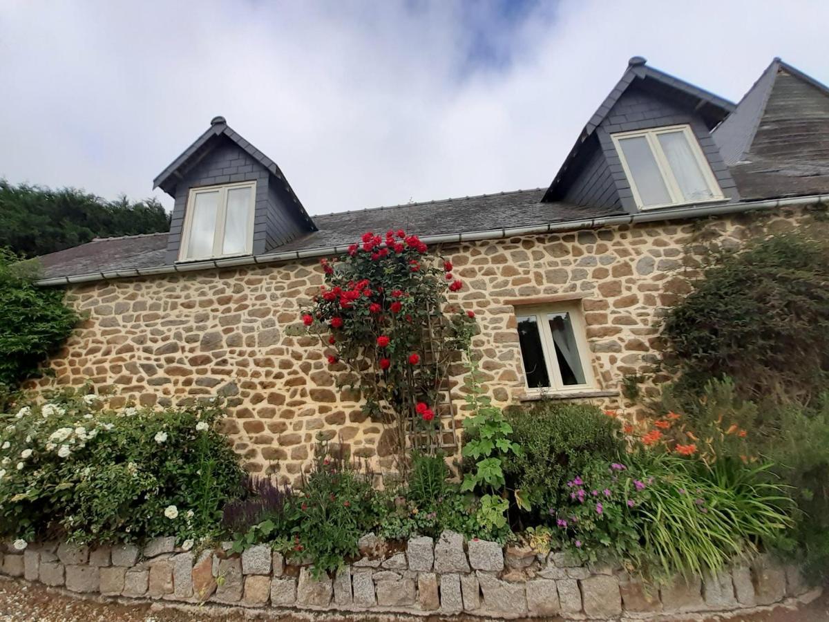 Les Touches Bed and Breakfast Saint-Georges-de-Reintembault Buitenkant foto
