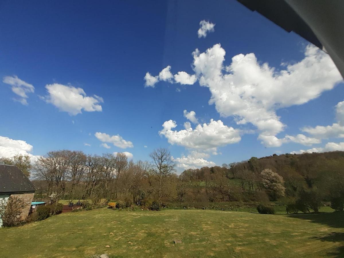 Les Touches Bed and Breakfast Saint-Georges-de-Reintembault Buitenkant foto