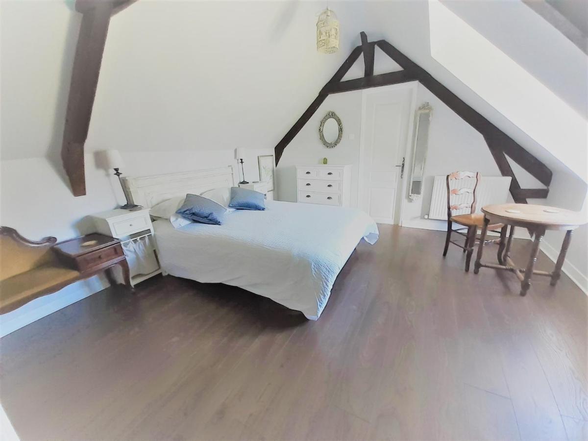 Les Touches Bed and Breakfast Saint-Georges-de-Reintembault Buitenkant foto