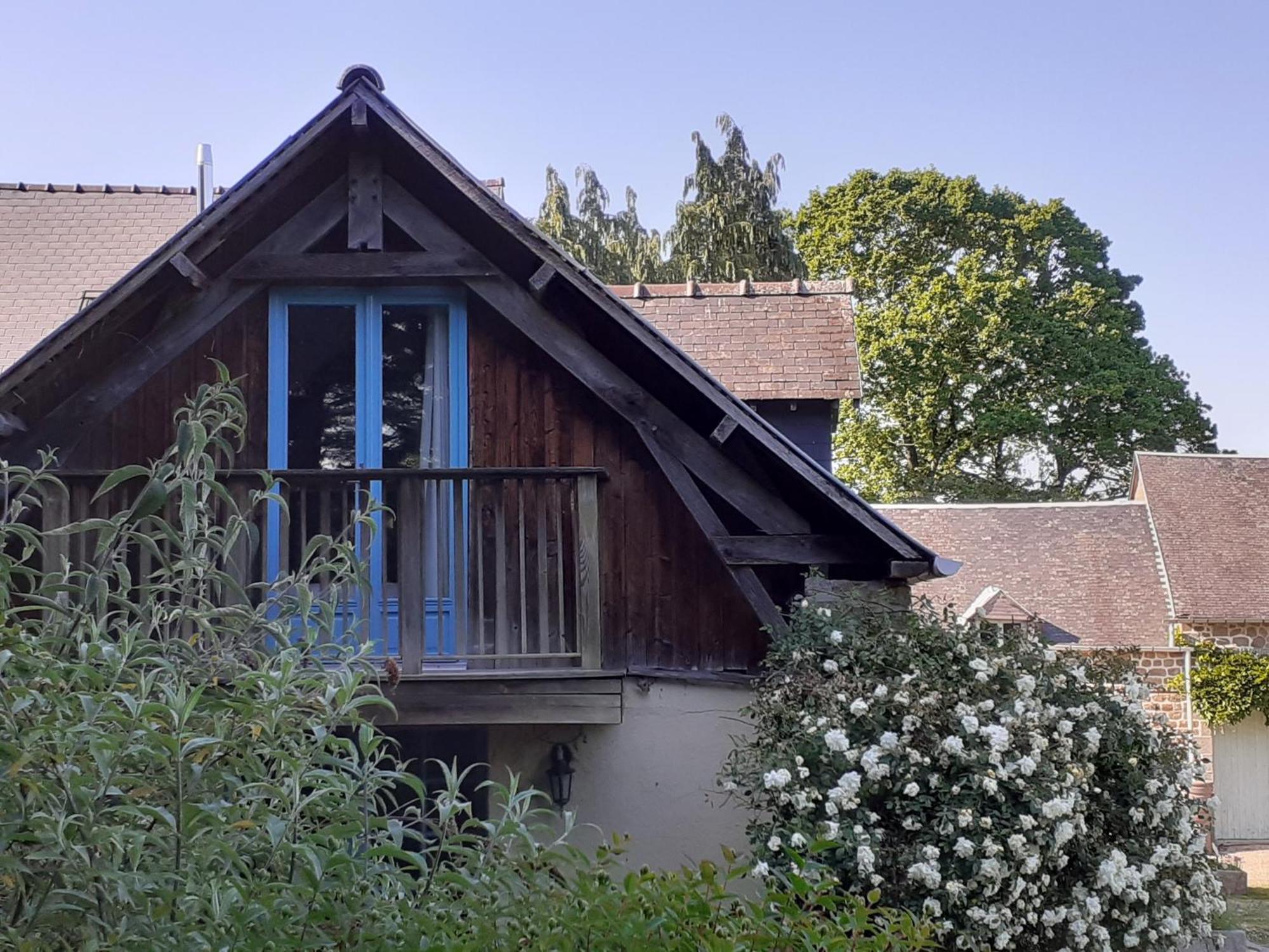 Les Touches Bed and Breakfast Saint-Georges-de-Reintembault Buitenkant foto