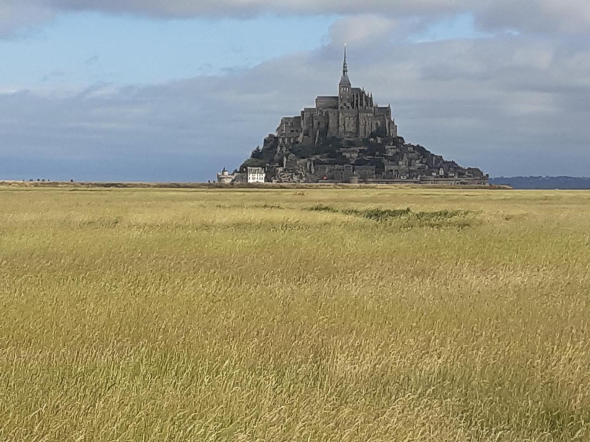 Les Touches Bed and Breakfast Saint-Georges-de-Reintembault Buitenkant foto