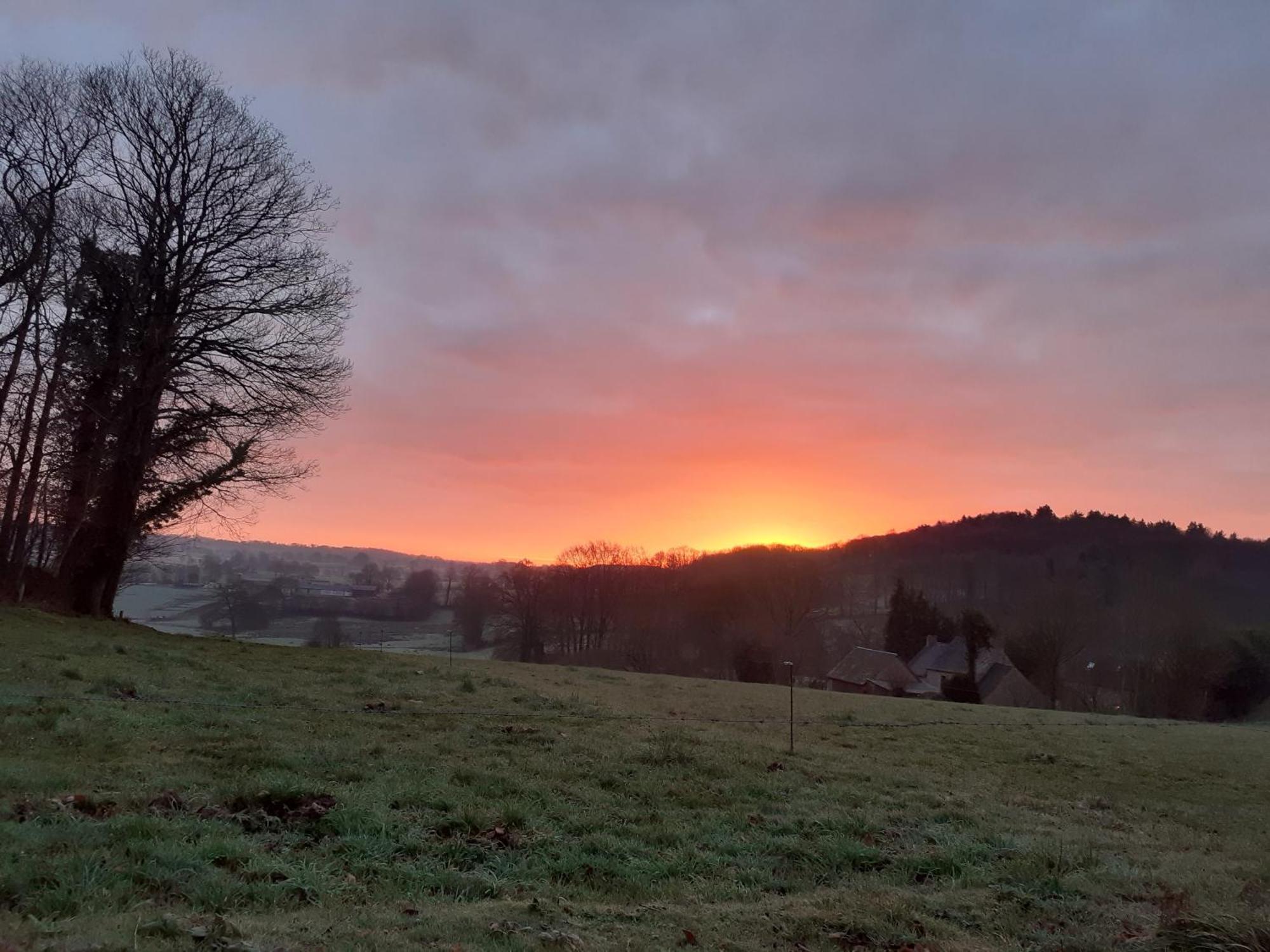 Les Touches Bed and Breakfast Saint-Georges-de-Reintembault Buitenkant foto